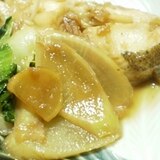 小松菜と大根を添えてのカレイの煮つけ